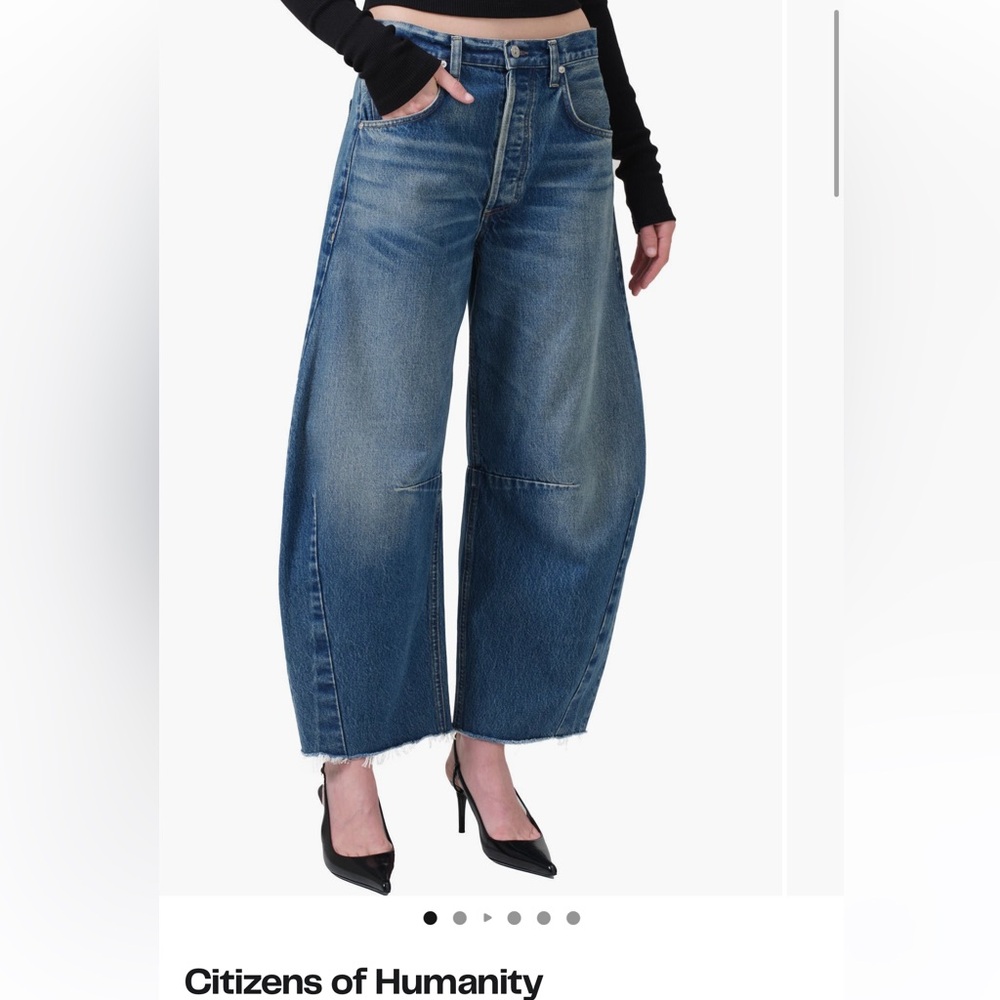 Citizens Of Humanity horseshoe super high waist raw hem crop barrel.